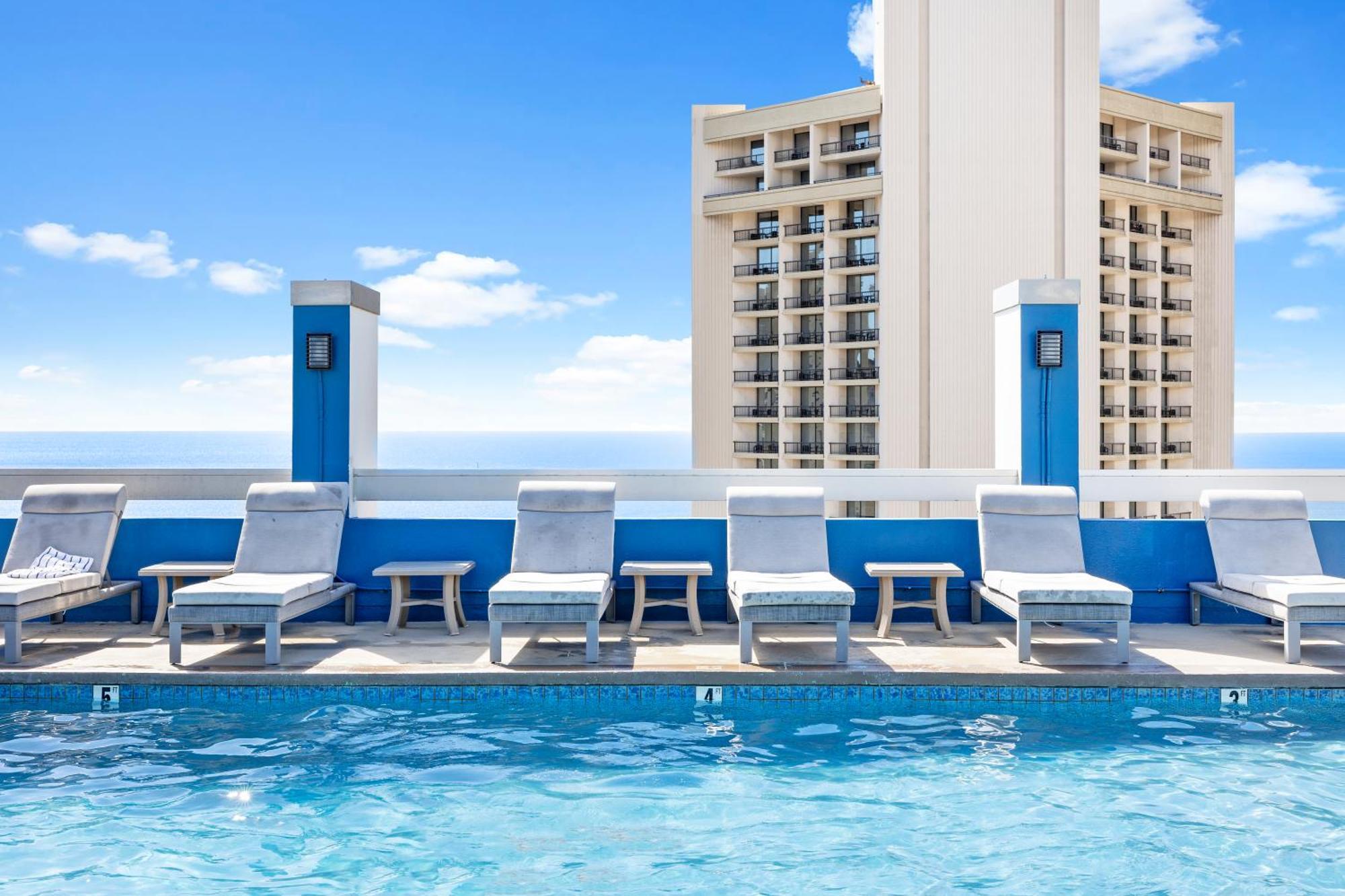 Steps To Waikiki Beach! Newly Renovated With 75" Tv 檀香山 外观 照片